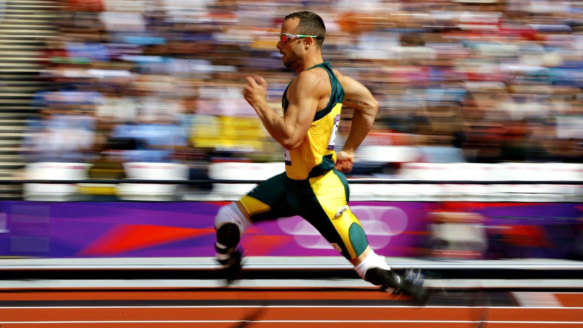 马克西盛赞恩比德领袖风范，他是球队的灵魂与基石